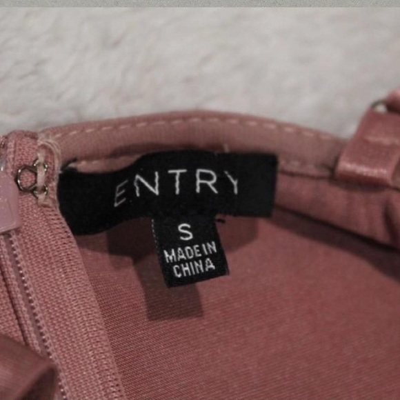 Entry Dress - Picture 4 of 4